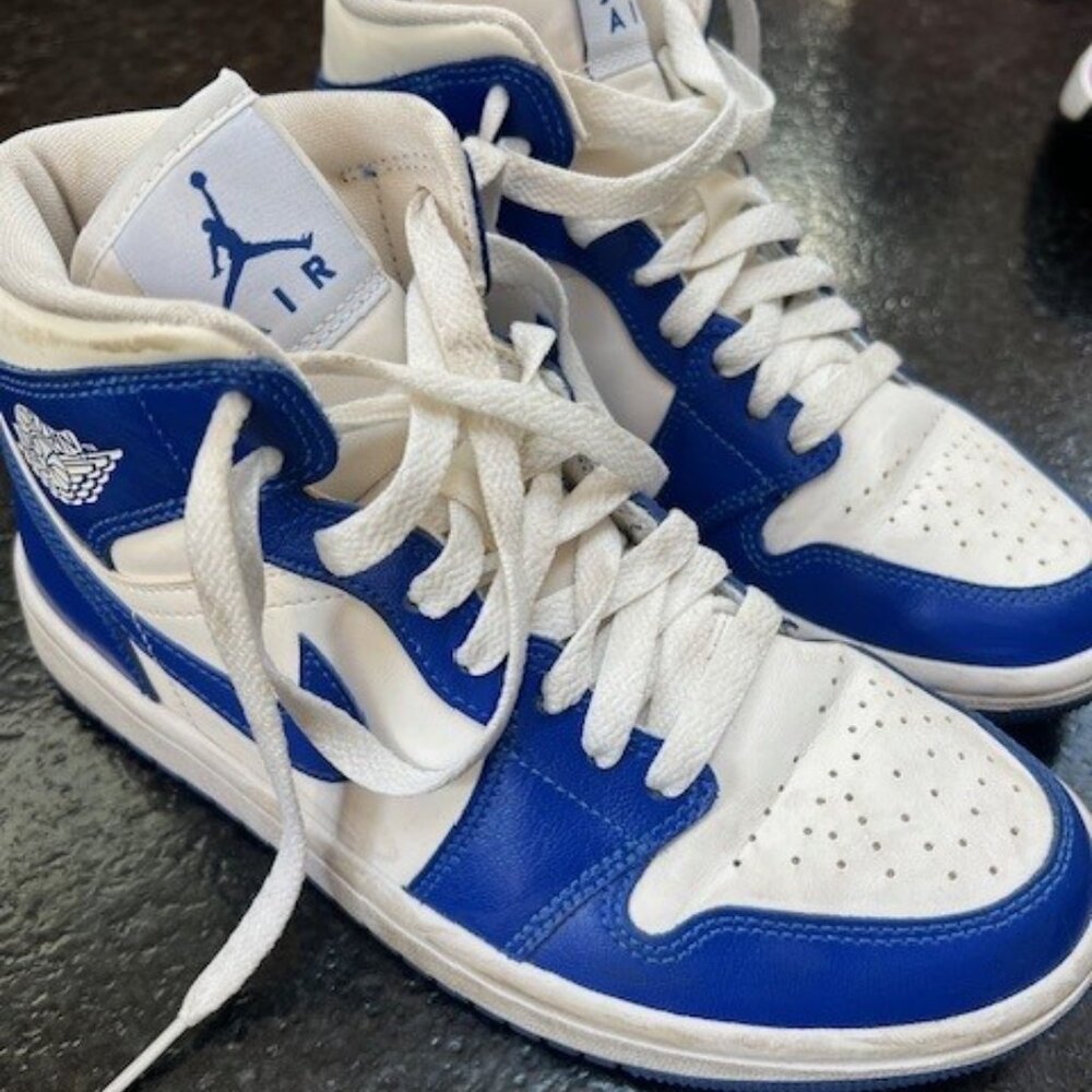 AIR JORDAN 1 MID "Kentucky Blue"